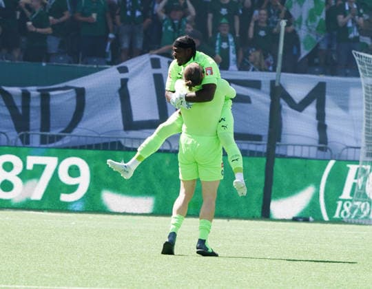 24 05 2026 Bern Switzerland Soccer Men Sason 2025 2026 Cupfinal FC St Gallen FC Stade Lausanne Ouchy St Gallen is cup winner Picture The goalkeepers Lukas Walkowiak and Laurence Ati Zigi cheer after the final whistle