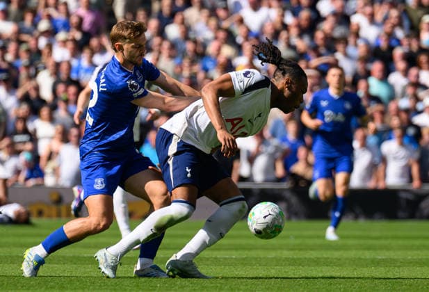 Tottenham Hotspur v Everton Premier League Djed Spence of Tottenham Hotspur is pushed by Kiernan Dewsbury-Hall Everton during the Premier League match at Tottenham Hotspur Stadium, London 24 05 2026 UK Newspapers OUT Copyright: xGraemexWilcocksonx FIL-23469-0018
