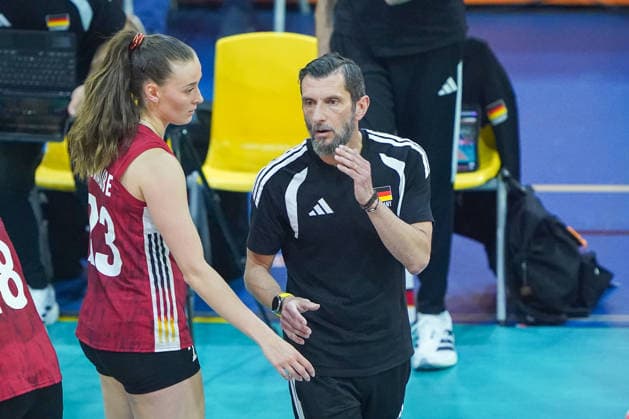 2026-05-24 Netherlands v Germany - Four Nations Cup APELDOORN, NETHERLANDS - MAY 24: Sarah Straube of Germany, Giulio Bregoli of Germany during the Four Nations Cup match between Netherlands and Germany at Omnisport on May 24, 2026 in Apeldoorn, Netherlands. Apeldoorn Omnisport Netherlands Content not available for redistribution in The Netherlands directly or indirectly through any third parties. Copyright: xAndrexWeeningx