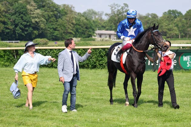 24 05 2026, Hoppegarten, Brandenburg, GER Gua Lipa with Andrea Ricupa, trainer Andreas Suborics and owner Nicole Safarowsky after winning the Diana Trial Galopprennbahn Hoppegarten 260524D714HOPPEGARTEN JPG