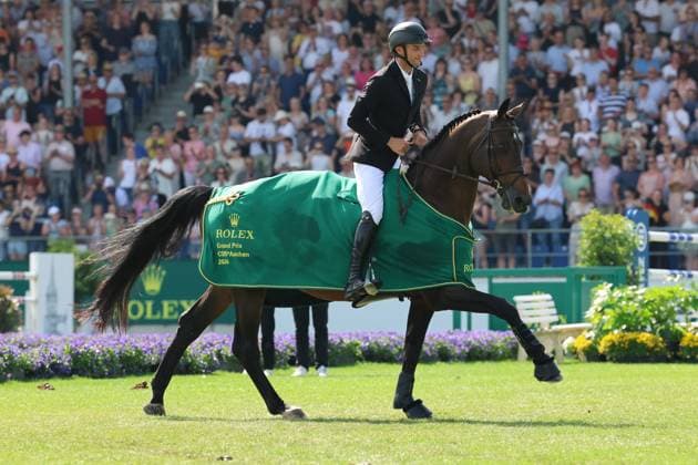 Winner, 1 place, Richard Vogel GER with horse United Touch S, Rolex Grand Slam of Show Jumping, prize-giving ceremony, lap of honor, high-five with the fans Jumping competition with two rounds and jump-off, World Equestrian Festival, World Equestrian Festival, TSCHIO Aachen 2026, TSCHIO instead of CHIO 2026, Aachener Soers, May 22 to 24, 2026, equestrian sport, May 24, 2026, Aachener Soers Germany