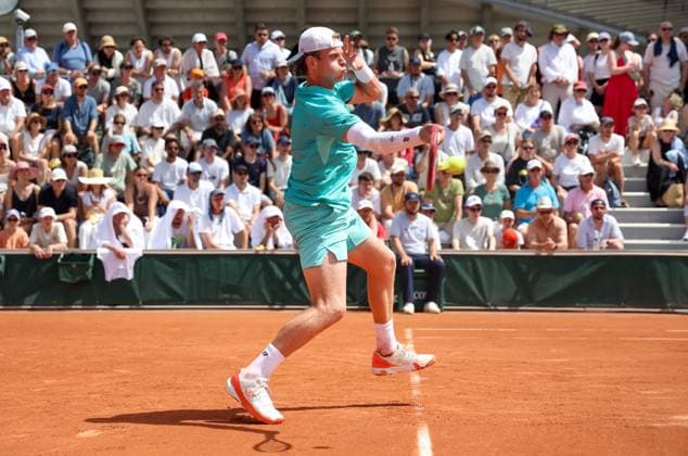 Belgian Zizou Bergs pictured in action during a first round match in the men s singles between Czech Machak and Belgian at the Roland Garros French Open tennis tournament, in Paris, France, Sunday 24 May 2026. This year s tournament takes place from 18 May to 07 June. VIRGINIExLEFOUR  x174925338x