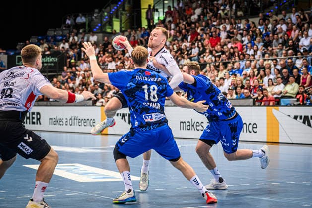 Simon Pytlick SG Flensburg Handewitt, 02 vs Linus Schmid TVB Stuttgart, 18 and Samuel Roethlisberger TVB Stuttgart, 17 GER, TVB Stuttgart SG Flensburg Handewitt, DAIKIN HBL, Handball, Bundesliga, Matchday 32, Season 2025 2026, 24 05 2026 GER, TVB Stuttgart SG Flensburg Handewitt, DAIKIN HBL, Handball, Bundesliga, Matchday 32, Season 2025 2026, 24 05 2026 Stuttgart Copyright: xSandyxDinkelackerx EP_SDR