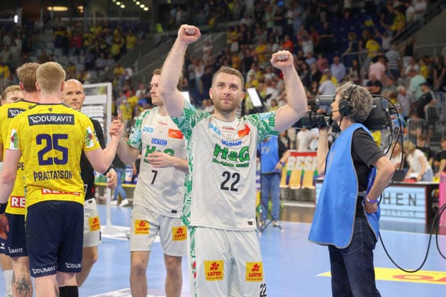 24 05 2026, xtgx, Handball, Daikin HBL, Rhein Neckar Löwen SC Magdeburg v l Lukas Mertens Magdeburg, 22 Cheering for the win, cheering after the end of the game Mannheim