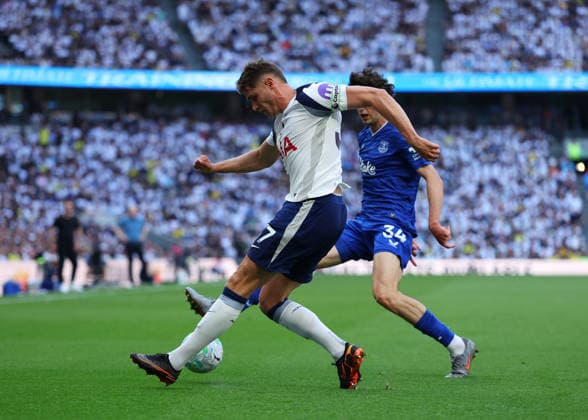 24th May 2026; Tottenham Hotspur Stadium, London, England; Premier League Football, Tottenham Hotspur versus Everton; Micky van de Ven of Tottenham Hotspur under pressure from Merlin Rohl of Everton JPxFletcher