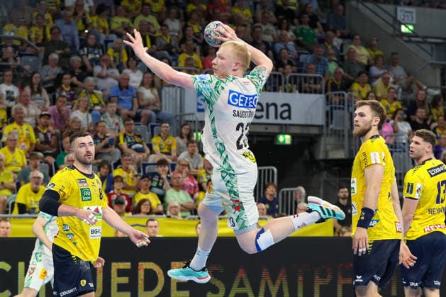 24 05 2026, xgox, Handball Daikin HBL Rhein Neckar Löwen SC Magdeburg emspor, v l Magnus Saugstrup Magdeburg, 23 throws goal, Torschuetze, scores goal, Treffer, scores the goal Mannheim