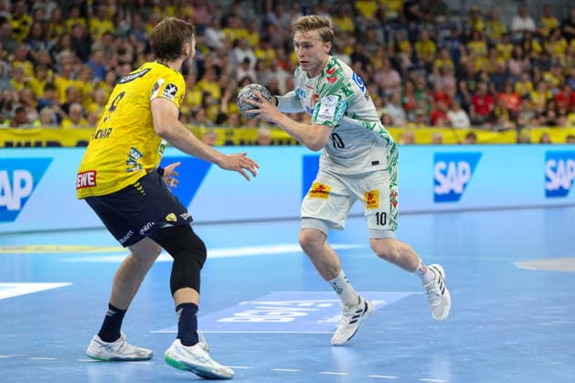 24 05 2026, xgox, handball Daikin HBL Rhein Neckar Löwen SC Magdeburg emspor, v l Steven Plucnar Jacobsen Rhein Neckar Loewen, 9 , Philipp Weber Magdeburg, 20 duel, duel, fight, tackle Mannheim