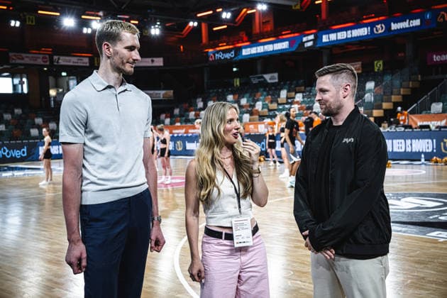 1 Basketball Bundesliga, easyCredit BBL, Season 2025 2026, Men, Playoffs, Quarterfinals, Game 4, 24 05 2026, RASTA Vechta ALBA Berlin Philipp Hartwich DYN Expert , Lina Lindner and Sebastian Meichsner Moderator DYN Media before the game Vechta RASTA Dome Niedersachsen Germany