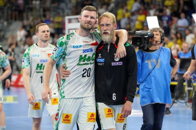 24 05 2026, xgox, Handball Daikin HBL Rhein Neckar Löwen SC Magdeburg emspor, v l Philipp Weber Magdeburg, 20 , Matthias Musche Magdeburg, 6 Cheering about the victory, cheering after the end of the game Mannheim