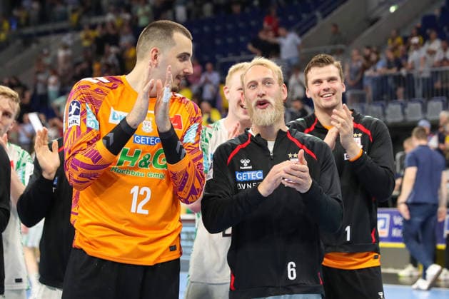 24 05 2026, xgox, Handball Daikin HBL Rhein Neckar Löwen SC Magdeburg emspor, f l Matej Mandic Magdeburg, 12 , Matthias Musche Magdeburg, 6 Cheering about the victory, cheering after the end of the game Mannheim