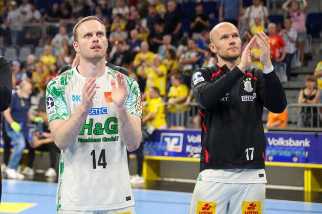 24 05 2026, xgox, Handball Daikin HBL Rhein Neckar Löwen SC Magdeburg emspor, f l Omar Ingi Magnusson Magdeburg, 14 , Tim Hornke Magdeburg, 17 Cheering about the victory, cheering after the end of the game Mannheim