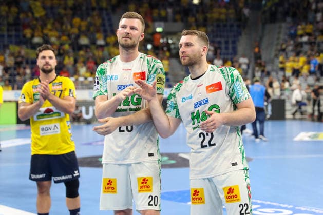 24 05 2026, xgox, Handball Daikin HBL Rhein Neckar Löwen SC Magdeburg emspor, f l Philipp Weber Magdeburg, 20 , Lukas Mertens Magdeburg, 22 Cheering about the victory, cheering after the end of the game Mannheim