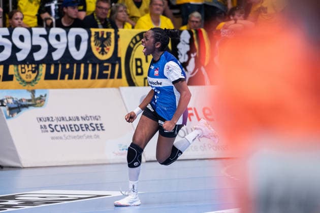 HSG Blomberg Lippe GER vs Borussia Dortmund GER Handball, 1 Handball Bundesliga Women, Final, Game 2, 24 5 2026, Season 2025 2026, Blomberg Farrelle Njinkeu HSG Blomberg Lippe, 55 cheers after a goal Blomberg Sporthalle an der Ulmenallee Germany