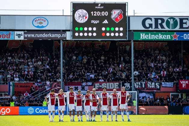 VOLENDAM - Ajax players during the penalty shootout of the Conference League play-off final match between AFC Ajax and FC Utrecht at the Kras Stadium on May 24, 2026 in Volendam, the Netherlands. SONNY LENSEN ANP Play-offs Conference League - FINAL 2025-2026 xVIxANPxSportx xxANPxIVx 559244042 originalFilename: 559244042.jpg
