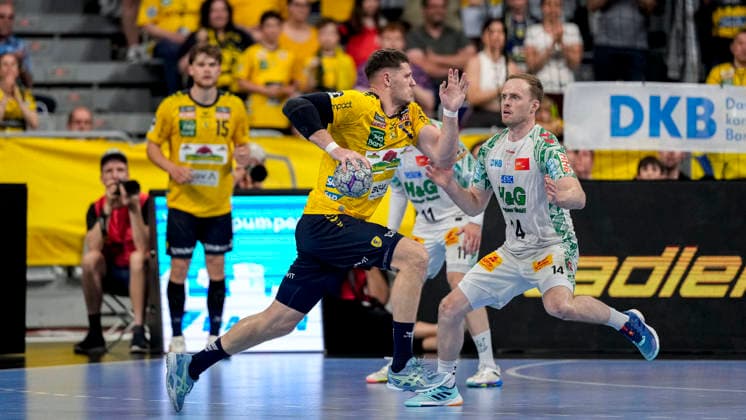v li Sebastian Heymann RNL, 13 , Omar Ingi Magnusson SCM, 14 , duel, duel, tackle, tackling, dynamics, action, action, 24 05 2026, Mannheim Germany , Handball, Bundesliga, Rhein Neckar Löwen SC Magdeburg xozx