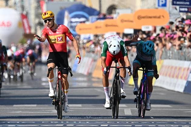 May 24, 2026, Milano, ITALY: Norway rider Fredrik Dversnes Lavik of Uno-X Mobility team, celebrate after crossing the finish line and win the 15th stage of the 109 Giro d Italia 2026, over 157 km from Voghera to Milano, Italy, 24 May 2026. ANSA LUCA ZENNARO. Giro D Italia Cycling Tour - Stage 15  - ZUMAa110 20260524_zaf_a110_029 Copyright: xLucaxZennarox