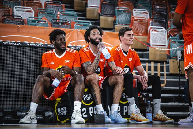 1 Basketball Bundesliga, easyCredit BBL, Season 2025 2026, Men, Playoffs, Quarterfinals, Game 4, 24 05 2026, RASTA Vechta ALBA Berlin TJ Bamba 5 RASTA Vechta , Tevin Brown 10 RASTA Vechta and Joschka Ferner 9 RASTA Vechta before the game Vechta RASTA Dome Lower Saxony Germany