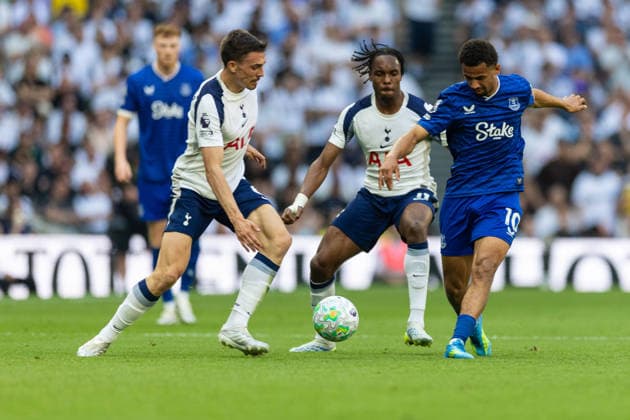 Tottenham Hotspur v Everton, Premier League Tottenham Hotspur defender Micky van de Ven (37), Tottenham Hotspur defender Destiny Udogie (13) and Everton midfielder Iliman Ndiaye (10) during the Premier League match between Tottenham Hotspur and Everton at Tottenham Hotspur Stadium, London, UK on 24 May 2026. London Tottenham Hotspur Stadium London UK Editorial use only DataCo restrictions apply See www.football-dataco.com , Copyright: xToyinxOshodix PSI-24302-0012