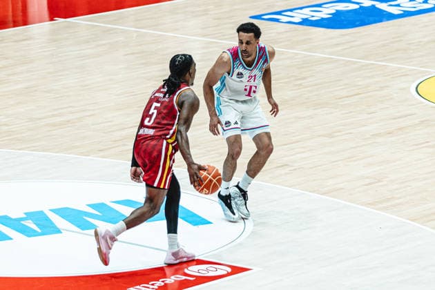 easyCredit Basketball Bundesliga, 4 Playoff Quarterfinals Fitness First Baskets Würzburg vs Telekom Baskets Bonn, 24 05 2026 Marcus Carr Würzburg 5 and Joel Aminu Telekom Baskets Bonn 21 easyCredit Basketball Bundesliga, 4 Playoff Quarterfinals Fitness First Baskets Würzburg vs Telekom Baskets Bonn, 24 05 2026, Tectake Arena Würzburg Copyright: xBEAUTIFULxSPORTS Derixx