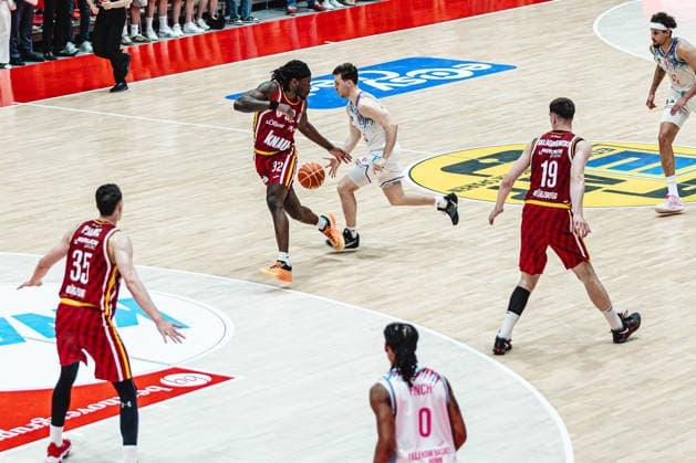 easyCredit Basketball Bundesliga, 4 Playoff Quarterfinals Fitness First Baskets Würzburg vs Telekom Baskets Bonn, 24 05 2026 Grayson Murphy Telekom Baskets Bonn 7 lets Charles Thompson Würzburg 32 out easyCredit Basketball Bundesliga, 4 Playoff Quarterfinals Fitness First Baskets Würzburg vs Telekom Baskets Bonn, 24 05 2026, Tectake Arena Würzburg Copyright: xBEAUTIFULxSPORTS Derixx