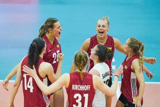 2026-05-24 Netherlands v Germany - Four Nations Cup APELDOORN, NETHERLANDS - MAY 24: Marie Scholzel of Germany, Mette Pfeffer of Germany, Hannah Kohn of Germany during the Four Nations Cup match between Netherlands and Germany at Omnisport on May 24, 2026 in Apeldoorn, Netherlands. Apeldoorn Omnisport Netherlands Content not available for redistribution in The Netherlands directly or indirectly through any third parties. Copyright: xAndrexWeeningx