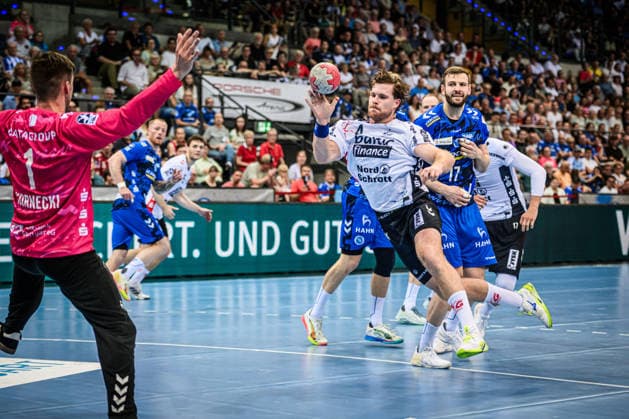 Johannes Golla SG Flensburg Handewitt, 04 vs Mateusz Kornecki TVB Stuttgart, 01 GER, TVB Stuttgart SG Flensburg Handewitt, DAIKIN HBL, Handball, Bundesliga, 32 Matchday, Season 2025 2026, 24 05 2026 GER, TVB Stuttgart SG Flensburg Handewitt, DAIKIN HBL, Handball, Bundesliga, 32 Matchday, Season 2025 2026, 24 05 2026 Stuttgart Copyright: xSandyxDinkelackerx EP_SDR