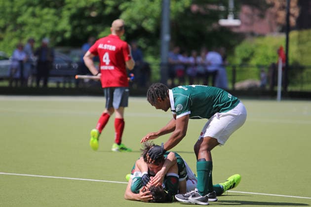 After the final whistle, HTCU players William Sanda and Robert Duckscheer celebrate captain Jan Schiffers goal in the decisive third quarter-final match at the Club an der Alster to win 5-4