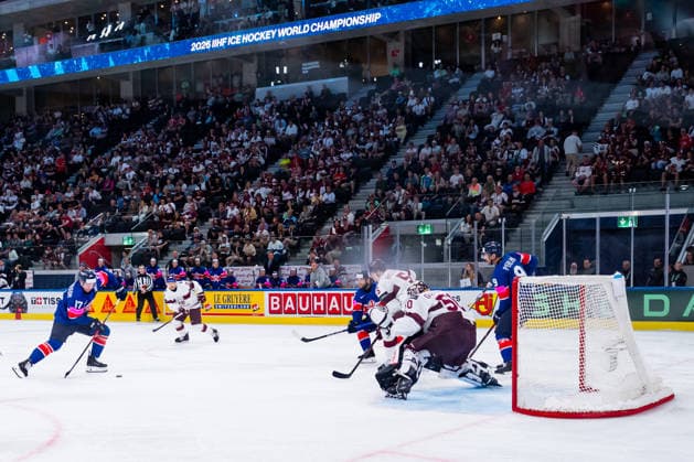 ZURICH, SWITZERLAND - MAY 24: Mark Richardson (Great Britain, 17) trying to score against Kristers Gudlevskis (Latvia, 50) during the Preliminary Round - Group A Match 43 between Great Britain and Latvia at the IIHF Ice hockey, Eishockey World Championship, WM, Weltmeisterschaft 2026, Swiss Life Arena on May 24, 2026 in Zurich, Switzerland. Zurich Switzerland Copyright: xTimoxSteinx