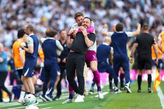 Tottenham Hotspur v Everton, Premier League Joao Palhinha of Tottenham Hotspur scores (not in picture), 1-0, and Guglielmo Vicario of Tottenham Hotspur celebrates with Tottenham Hotspur manager Roberto De Zerbi during the Tottenham Hotspur v Everton Premier League match at the Tottenham Hotspur Stadium, London, England on 24 May 2026 Credit: Ian Stephen Every Second Media Editorial use only. All images are copyright Every Second Media Limited. No images may be reproduced without prior permission. All rights reserved. Premier League and Football League images are subject to licensing agreements with Football DataCo Limited. see https: www.football-dataco.com Copyright: xIMAGO EveryxSecondxMediax ESM-2009-0019 IanxStephenx xEveryxSecondxMediax