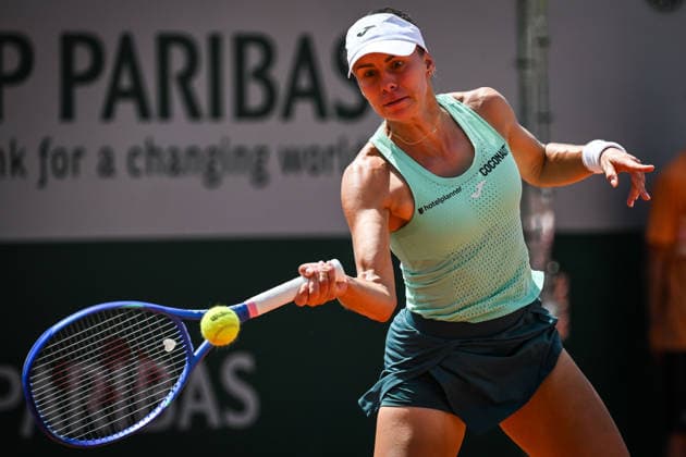 May 24, 2026, Paris, France, France: Magda LINETTE of Poland during the first day of the Roland-Garros 2026, French Open 2026, Grand Slam tennis tournament at Roland-Garros Stadium on May 24, 2026 in Paris, France. Paris France - ZUMAm308 20260524_zsp_m308_025 Copyright: xMatthieuxMirvillex