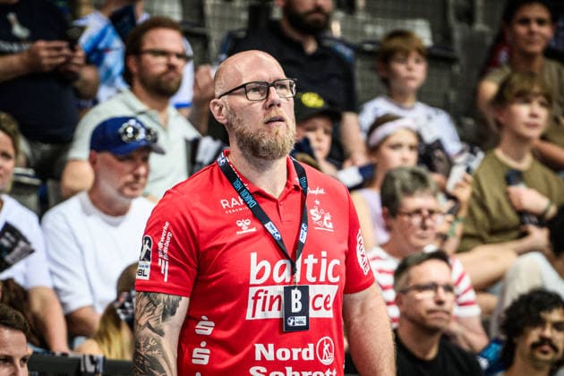 Ales Pajovic Coach Flensburg Handewitt critical view GER, TVB Stuttgart SG Flensburg Handewitt, DAIKIN HBL, Handball, Bundesliga, Matchday 32, Season 2025 2026, 24 05 2026 GER, TVB Stuttgart SG Flensburg Handewitt, DAIKIN HBL, Handball, Bundesliga, Matchday 32, Season 2025 2026, 24 05 2026 Stuttgart Copyright: xSandyxDinkelackerx EP_SDR