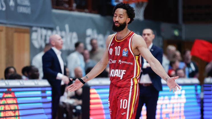 In the picture disappointment at Davion Mintz Wuerzburg Baskets, 10 24 05 2026, Basketball, Fitness First Wuerzburg Baskets vs Telekom Baskets Bonn, easyCredit BBL Playoffs, 4 Quarterfinals, Germany, 97072, tectake Arena Wuerzburg, Copyright: HMBxMedia xJulienxBecker