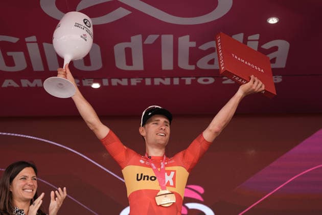 Norway™s Fredrik Dversnes Lavik of Uno-X MobilityNorway™s Fredrik Dversnes Lavik of Uno-X Mobility winner stage winner celebrate on the podium after the Stage 15 of the Giro d™Italia, from Voghera to Milano, Italy, Sunday, May 24, 2026.  Copyright: xMassimoxPaolone LaPressex