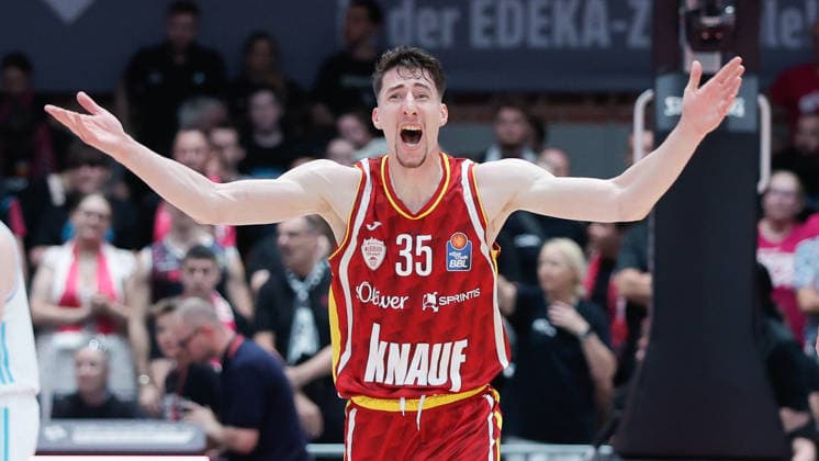 In the picture Alen Pjanic Wuerzburg Baskets, 35 tunes the Wuerzburg fans on 24 05 2026, Basketball, Fitness First Wuerzburg Baskets vs Telekom Baskets Bonn, easyCredit BBL Playoffs, 4 Quarterfinals, Germany, 97072, tectake Arena Wuerzburg, Copyright: HMBxMedia xJulienxBecker