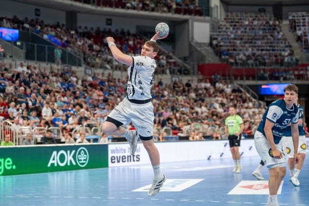 Lukas Laube THW Kiel, 20 has prevailed against Soeren Steinhaus Bergischer HC 06, 53 Bergischer HC vs THW KIel, Handball, DAIKIN HBL, 32 Matchday, Season 2025 2026, 24 05 2026 Bergischer HC vs THW Kiel, Handball, DAIKIN HBL, 32 Matchday, Season 2025 2026, 24 05 2026 Duesseldorf Copyright: xEibner-Pressefoto ThomasxHaeslerx EP_THR