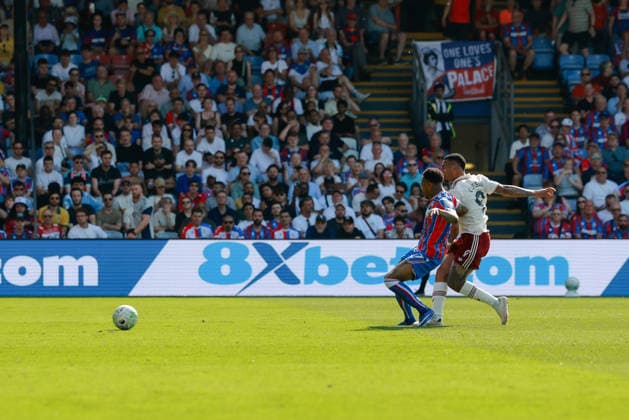 Premier League 2025 26 Crystal Palace v Arsenal Selhurst Park Stadium 24.05.2026 Gabriel Jesus of Arsenal and Nathaniel Clyne of Crystal Palace Premier League 2025 26 Crystal Palace v Arsenal Selhurst Park Stadium 24.05.2026 Photograph By Marc Aspland The Times  Copyright: xMarcxAsplandx NINTCHDBPICT001083595278