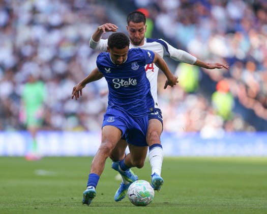 LONDON, ENGLAND - MAY 24: Iliman Ndiaye of Everton on the ball is pressured by Rodrigo Bentancur of Tottenham Hotspur during the Premier League match between Tottenham Hotspur and Everton at Tottenham Hotspur Stadium on May 24, 2026 in London, England.  Copyright: xJayxPatel SPPx Sportspressphoto_154070