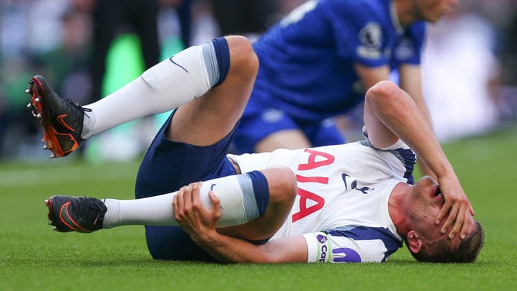 LONDON, ENGLAND - MAY 24: Micky van de Ven of Tottenham Hotspur in pain after a coming together with Merlin Rohl of Everton during the Premier League match between Tottenham Hotspur and Everton at Tottenham Hotspur Stadium on May 24, 2026 in London, England.  Copyright: xJayxPatel SPPx Sportspressphoto_154075