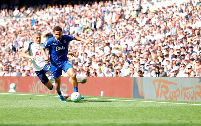 Tottenham Hotspur v Everton, London, UK - 24 May 2026 Richarlison of Tottenham Hotspur battles for the ball with Iliman Ndiaye of Everton during the Premier League match between Tottenham Hotspur and Everton at Tottenham Hotspur Stadium, London on 24 May 2026 ( London Tottenham Hotspur Stadium London England Copyright: xTomxCusden PPAUKx PPA-277280