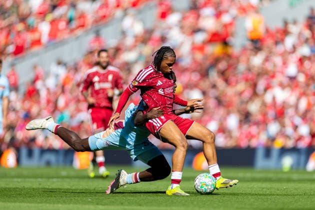 Football - FA Premier League - Liverpool FC v Brentford FC LIVERPOOL, ENGLAND - Sunday, May 24, 2026: Liverpool s Rio Ngumoha (R) is challenged by Brentford s Michael Kayode during the FA Premier League match between Liverpool FC and Brentford FC at Anfield. (Photo by David Rawcliffe Propaganda) LIVERPOOL Anfield MERSEYSIDE ENGLAND  Copyright: xDavidxRawcliffex P2026-05-24-Liverpool_Brentford-38