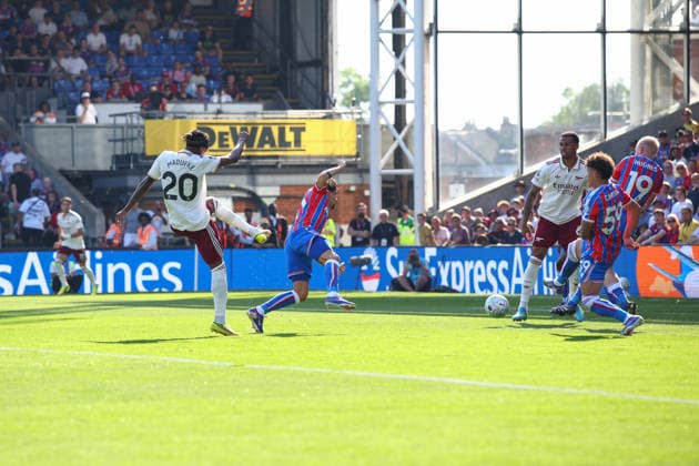 Premier League: Crystal Palace v Arsenal LONDON, UK - 24th May 2026: Noni Madueke of Arsenal scores his side s second goal during the Premier League match between Crystal Palace FC and Arsenal FC at Selhurst Park London Selhurst Park England United Kingdom Copyright: xCraigxMercerx xPeakxActionxPhotosx