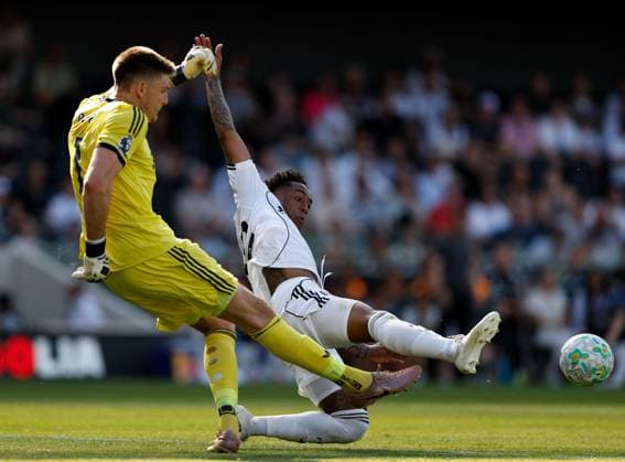 Kevin of Fulham closes down Nick Pope the Newcastle United goalkeeper Fulham v Newcastle United, Premier League, Football, Craven Cottage, London, UK - 24 May 2026London Craven Cottage United Kingdom EDITORIAL USE ONLY No use with unauthorised audio, video, data, fixture lists, club league logos or live services. Online in-match use limited to 120 images, no video emulation. No use in betting, games or single club league player publications.  Copyright: xMattxImpey Shutterstockx 16889842da
