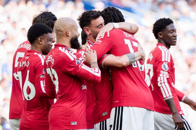 BRIGHTON, ENGLAND - MAY 24: Patrick Dorgu of Manchester United, ManU celebrates his goal with Bruno Fernandes of Manchester United during the Premier League match between Brighton & Hove Albion and Manchester United at Amex Stadium on May 24, 2026 in Brighton, England.  Copyright: xPedroxPorru MBxMediax