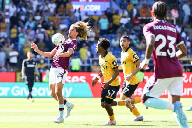 BURNLEY, ENGLAND - MAY 24: Hannibal Mejbri of Burnley controls the ball during the Premier League match between Burnley and Wolverhampton Wanderers at Turf Moor on May 24, 2026 in Burnley, England.  Copyright: xSeanxChandlerx xSPPx Sportspressphoto_154098