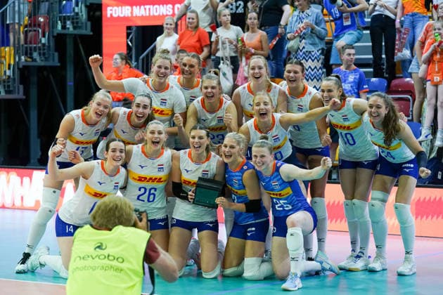 2026-05-24 Netherlands v Germany - Four Nations Cup APELDOORN, NETHERLANDS - MAY 24: Hester Jasper of The Netherlands, Jolien Knollema of The Netherlands, Nova Marring of The Netherlands, Suus Gerritsen of The Netherlands, Sarah Van Aalen of The Netherlands, Laura Jansen of The Netherlands, Britt Bongaerts of The Netherlands, Nicole Van de Vosse of The Netherlands, Indy Baijens of The Netherlands, Iris Vos of The Netherlands, Jet Kok of The Netherlands, Britte Stuut of The Netherlands, Eline Timmerman of The Netherlands, Fleur Savelkoel of The Netherlands, Florien Reesink of The Netherlands, Elles Dambrink of The Netherlands during the Four Nations Cup match between Netherlands and Germany at Omnisport on May 24, 2026 in Apeldoorn, Netherlands. Apeldoorn Omnisport Netherlands Content not available for redistribution in The Netherlands directly or indirectly through any third parties. Copyright: xAndrexWeeningx