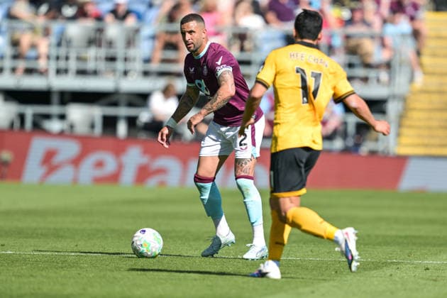 24th May 2026; Turf Moor, Burnley, Lancashire, England; Premier League Football, Burnley versus Wolverhampton Wanderers; Kyle Walker of Burnley pressured by Hwang Hee Chan of Wolverhampton Wanderers LeexDurkin