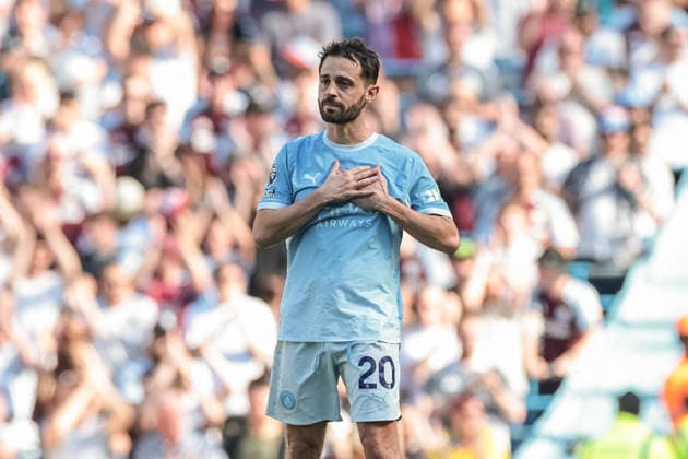 Premier League: Manchester City vs Aston Villa Bernardo Silva of Manchester City is substituted off and leaves the field to a standing ovation during the Premier League match Manchester City vs Aston Villa at Etihad Stadium, Manchester, United Kingdom on 24 May 2026 (Photo by Mark Cosgrove News Images) Manchester Etihad Stadium Greater Manchester United, ManU Kingdom Copyright: xMarkxCosgrove NewsxImagesx