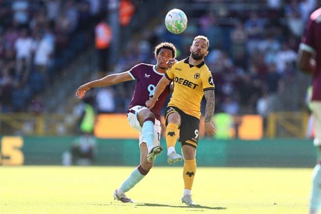 Bashir Humphreys of Burnley and Adam Armstrong of Wolves Burnley v Wolverhampton Wanderers, Premier League, Football, Turf Moor, Burnley, UK - 24 May 2026Burnley Turf Moor United Kingdom EDITORIAL USE ONLY No use with unauthorised audio, video, data, fixture lists, club league logos or live services. Online in-match use limited to 120 images, no video emulation. No use in betting, games or single club league player publications.  Copyright: xPhilxOldham Shutterstockx 16889832af