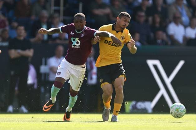 Jaidon Anthony of Burnley and Andre of Wolves Burnley v Wolverhampton Wanderers, Premier League, Football, Turf Moor, Burnley, UK - 24 May 2026Burnley Turf Moor United Kingdom EDITORIAL USE ONLY No use with unauthorised audio, video, data, fixture lists, club league logos or live services. Online in-match use limited to 120 images, no video emulation. No use in betting, games or single club league player publications.  Copyright: xPhilxOldham Shutterstockx 16889832ac