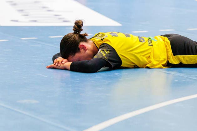 Kelly Vollebregt Borussia Dortmund, 31 is disappointed about the 28 27 defeat GER, HSG Blomberg Lippe vs Borussia Dortmund, Handball, 1 Bundesliga Women, Play Offs, Final, Game 2, 24 05 2026 GER, HSG Blomberg Lippe vs Borussia Dortmund, Handball, 1 Bundesliga Women, Play Offs, Final, Game 2, 24 05 2026 Blomberg Copyright: xEibner-Pressefoto JanxRollingerx EP_JSK